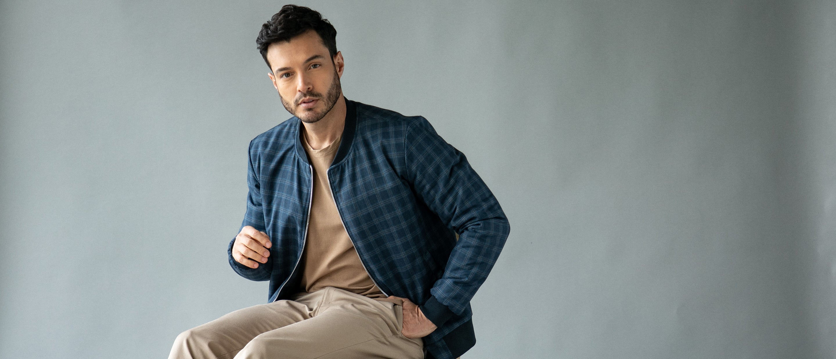 CHAQUETAS PARA HOMBRE: DESCUBRE LA VERSATILIDAD DE UNA BOMBER JACKET