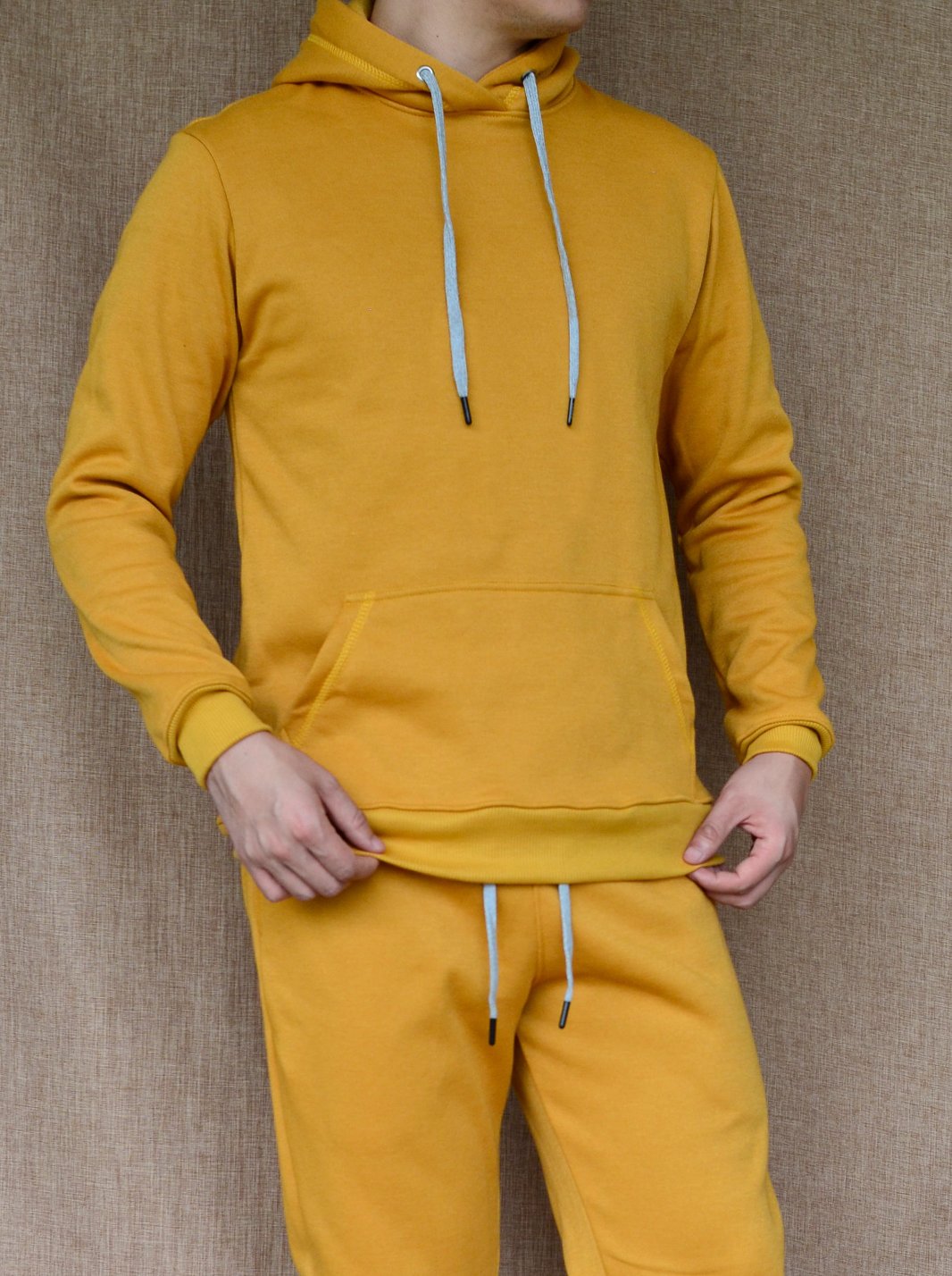 Hoddie versátil trendy para hombres