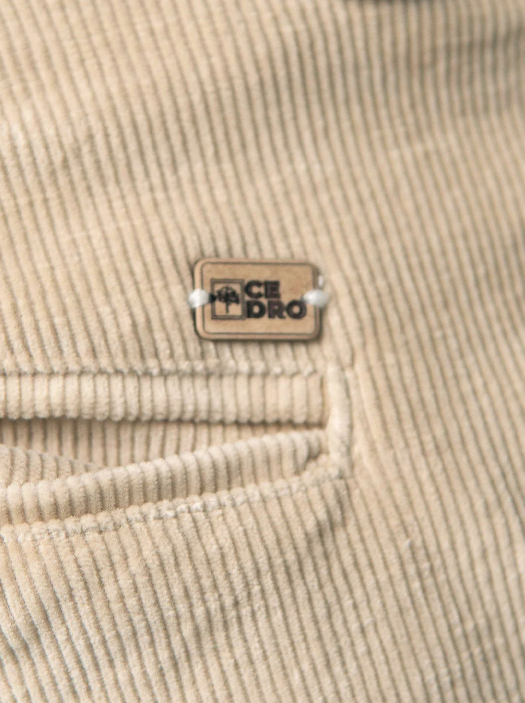 PANTALÓN DE PANA CON PRETINA CRUZADA | HOMBRE