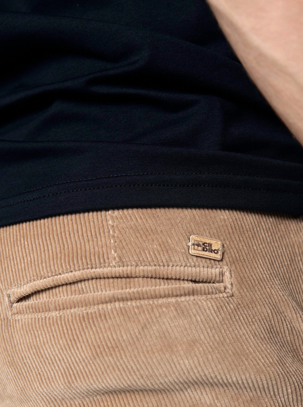PANTALÓN DE PANA CON PRETINA CRUZADA | HOMBRE