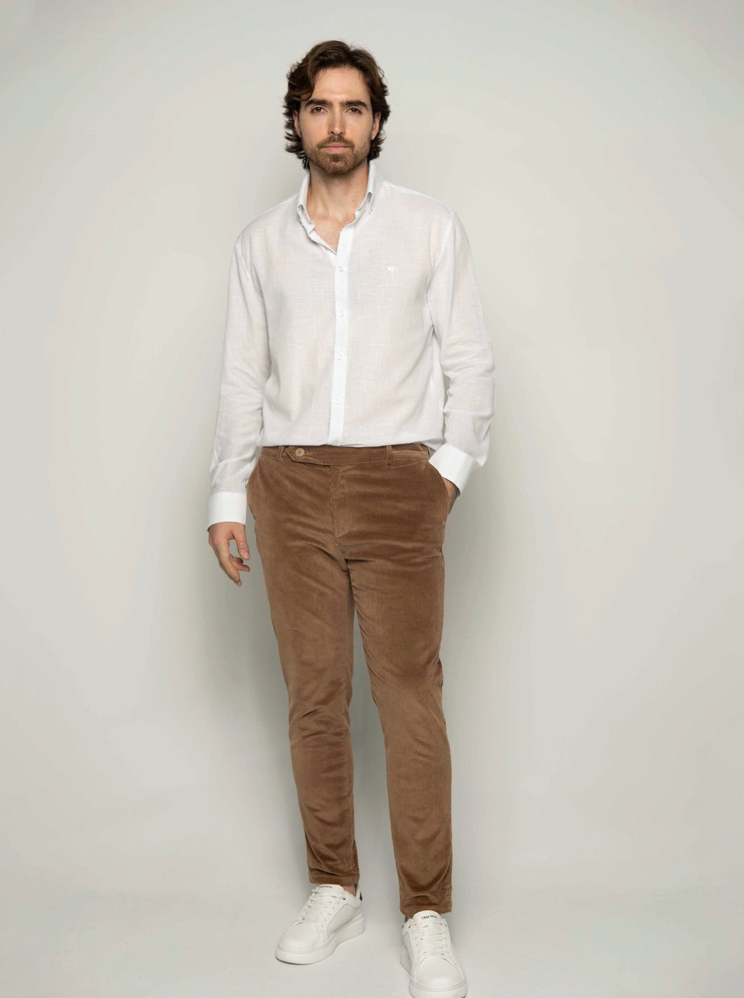 PANTALÓN DE PANA CON PRETINA CRUZADA | HOMBRE