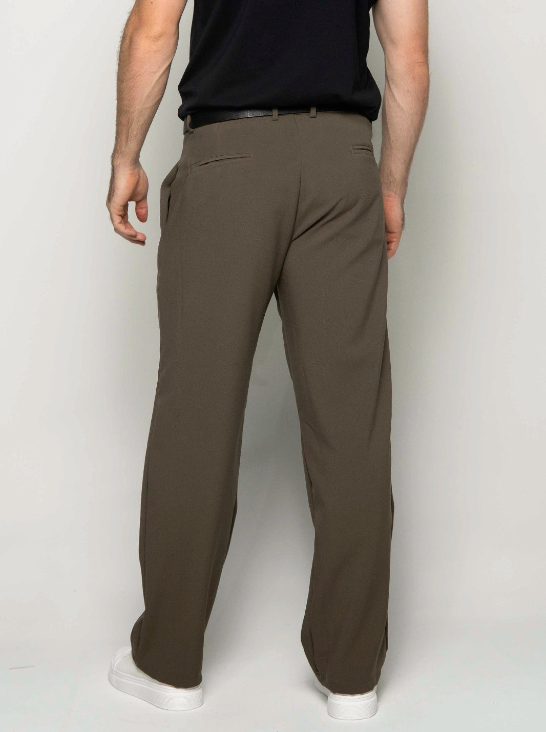PANTALÓN DE VESTIR CON PINZAS | HOMBRE