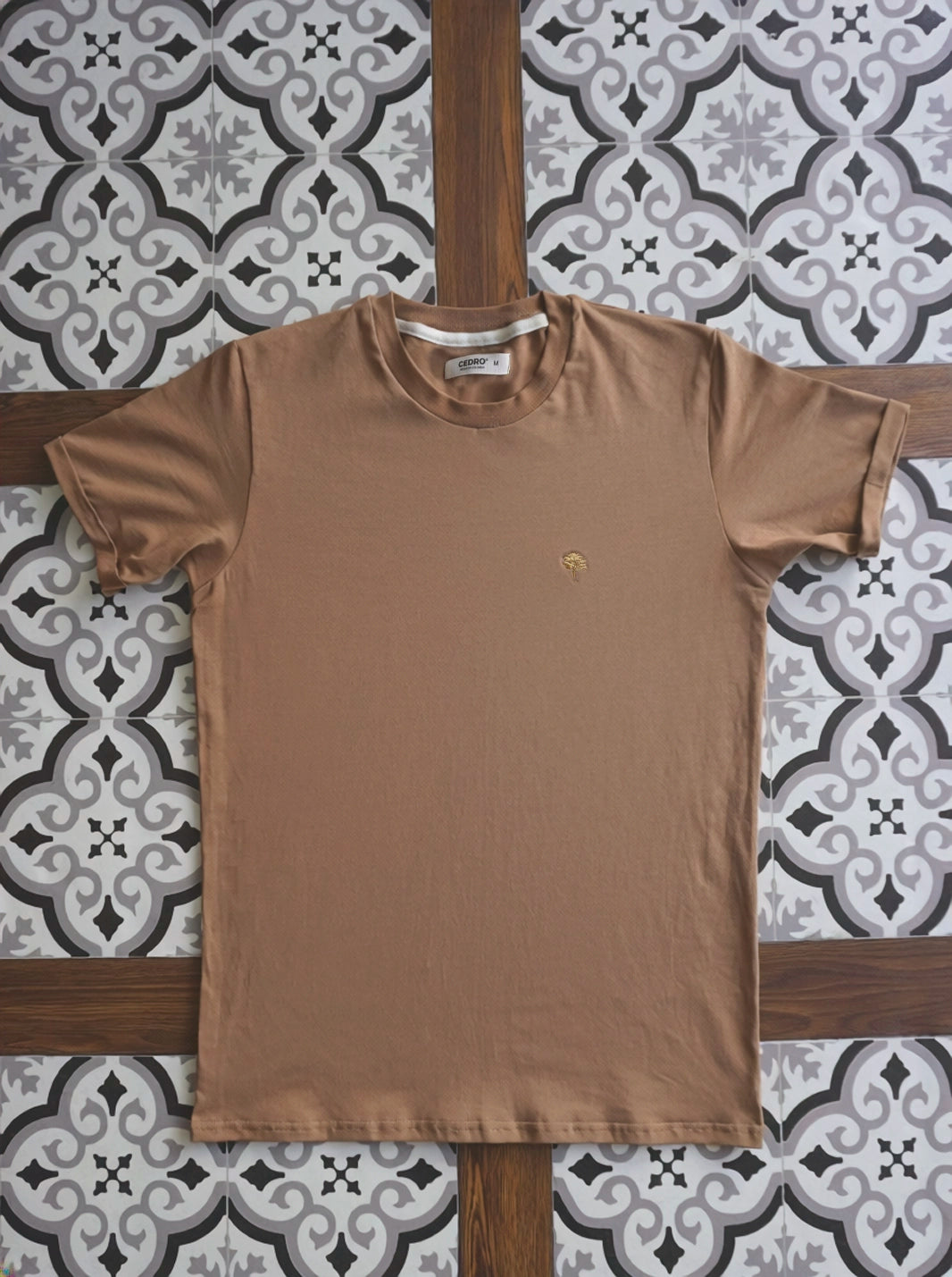 CAMISETA CEDRO BORDADA | TACTO FRÍO | 235gr