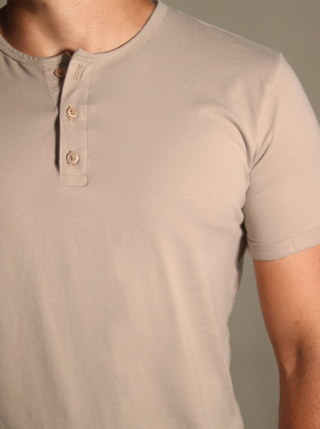 CAMISETA BOTONES FRONTALES - CEDRO