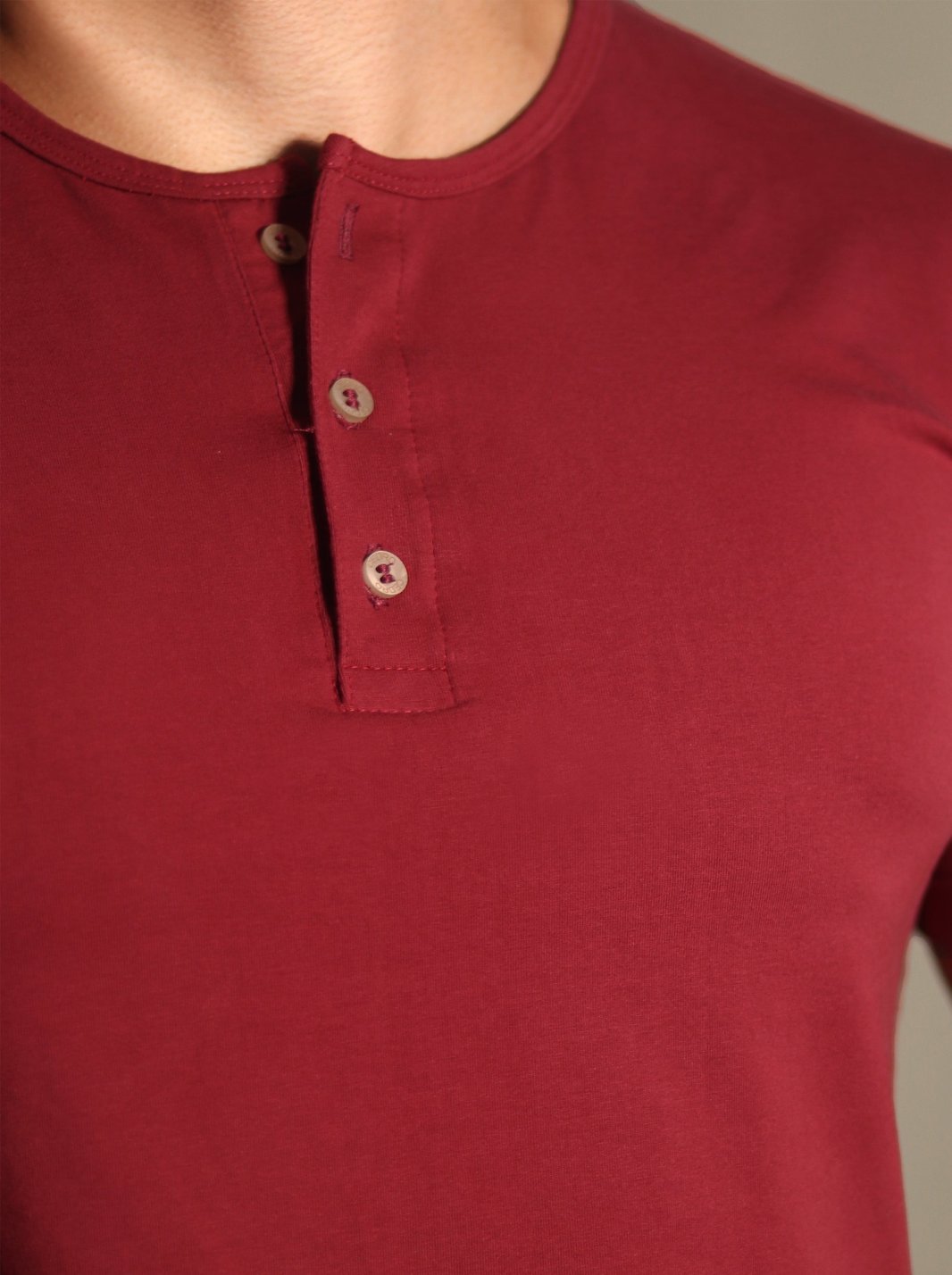 buzo manga larga para hombre cuello hanley color vinotinto