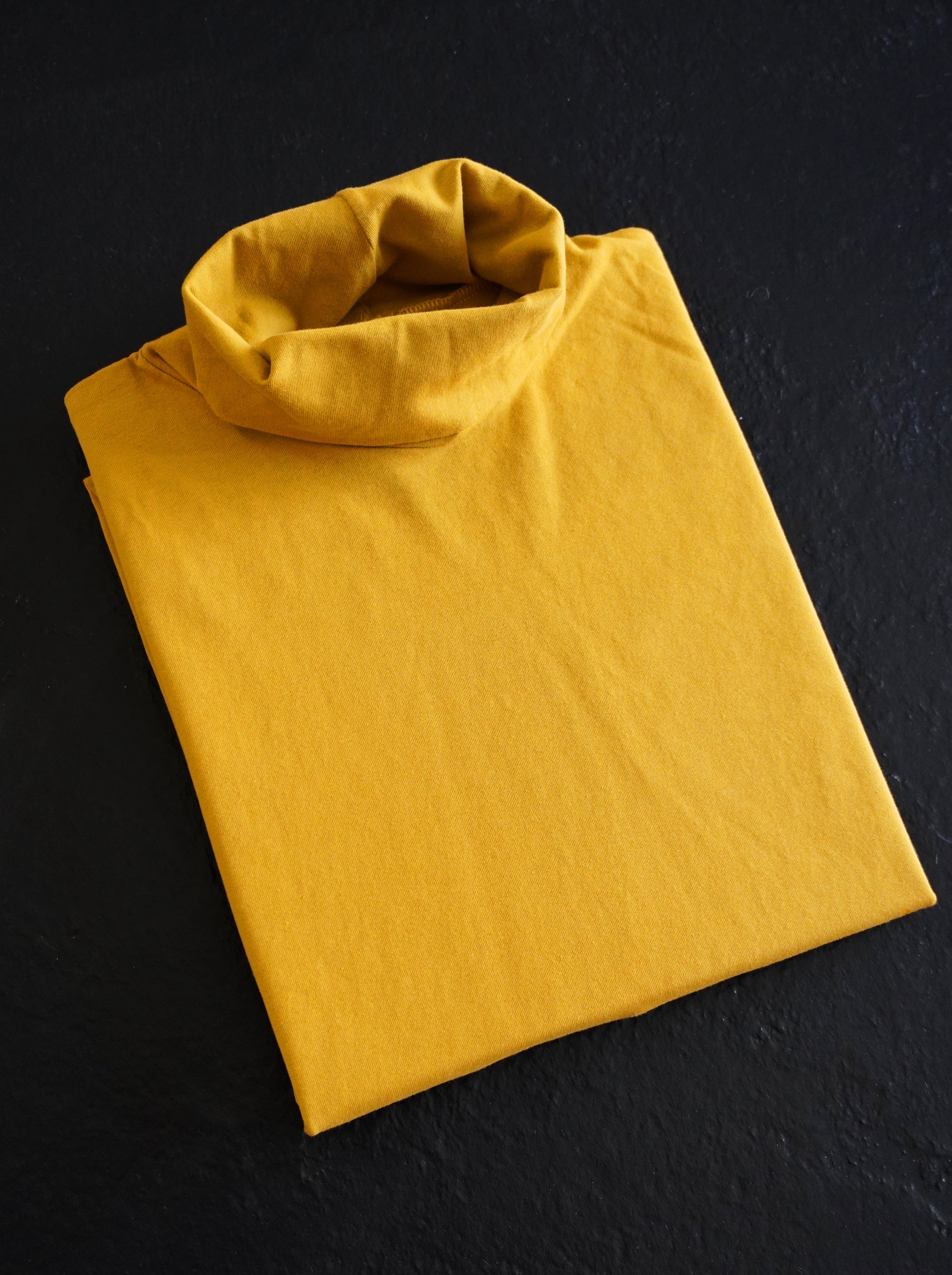 buzo manga larga para hombres, cuello tortuga, color mostaza