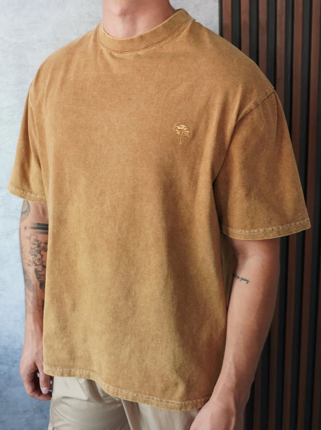 CAMISETA OVERSIZE BORDADA | 100% ALGODÓN DE ALTO GRAMAJE - CEDRO