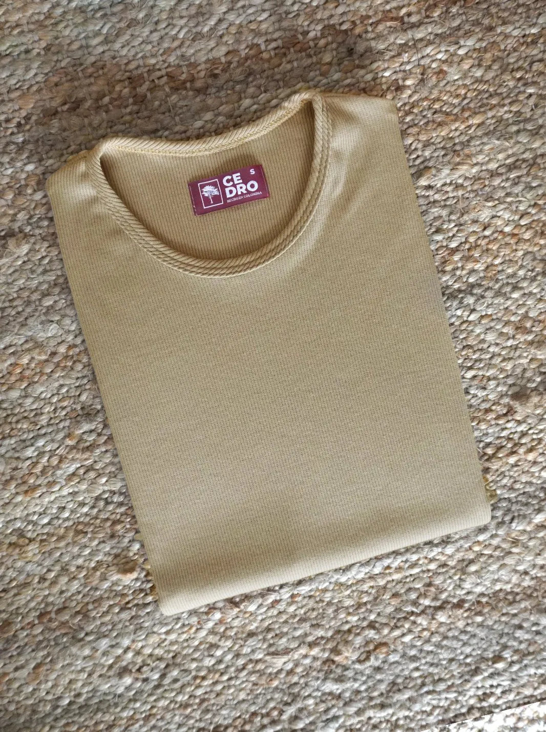 CAMISETA BÁSICA TECH | TECNOLOGÍA 0 PLANCHA - CEDRO