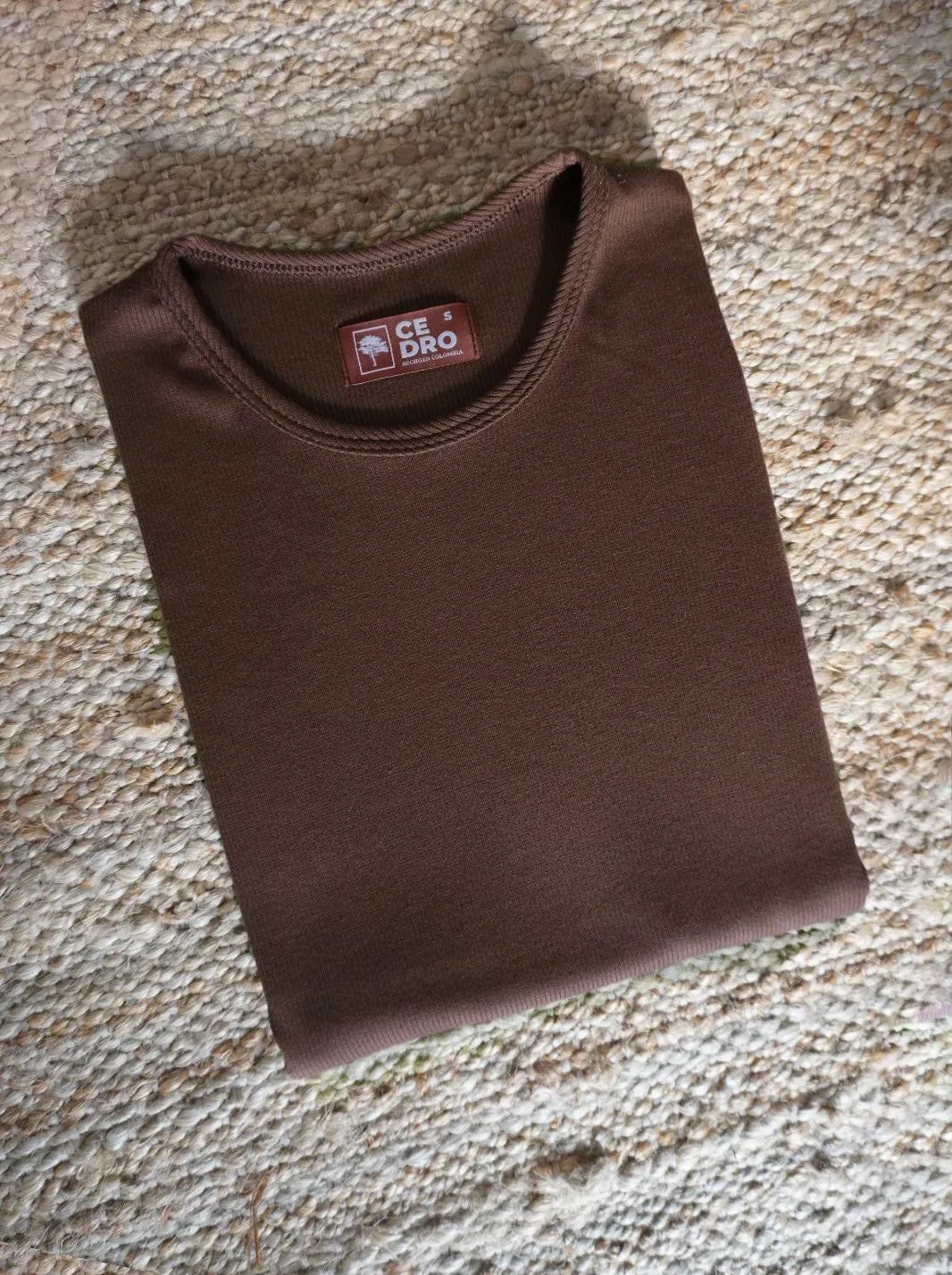 CAMISETA BÁSICA TECH | TECNOLOGÍA 0 PLANCHA - CEDRO