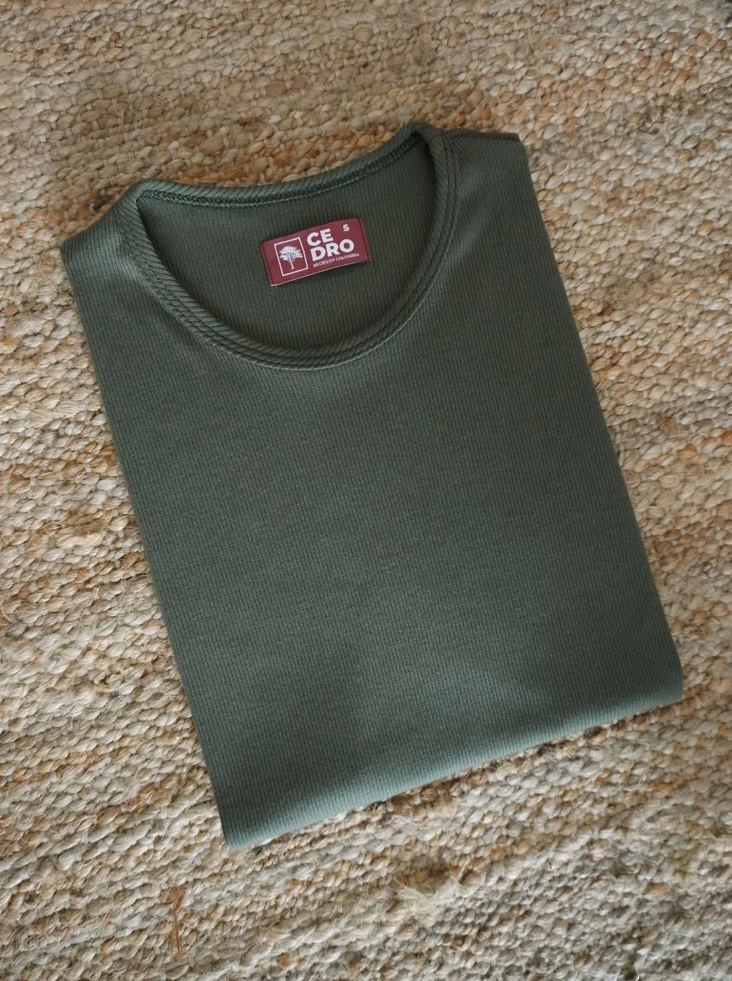 CAMISETA BÁSICA TECH | TECNOLOGÍA 0 PLANCHA - CEDRO