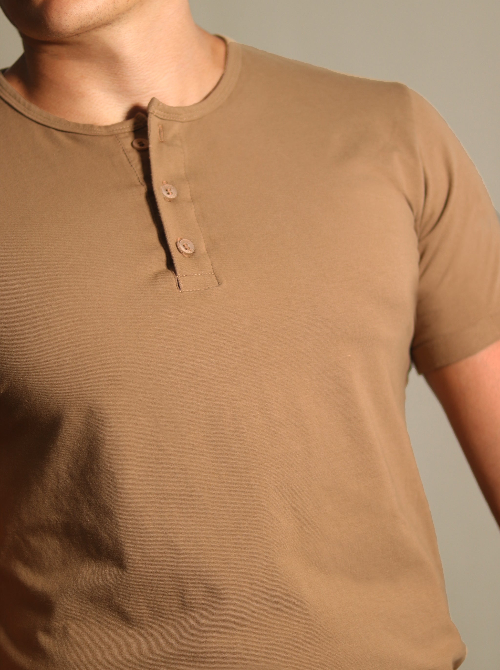camiseta cuello Hanley para hombres, algodón elástico