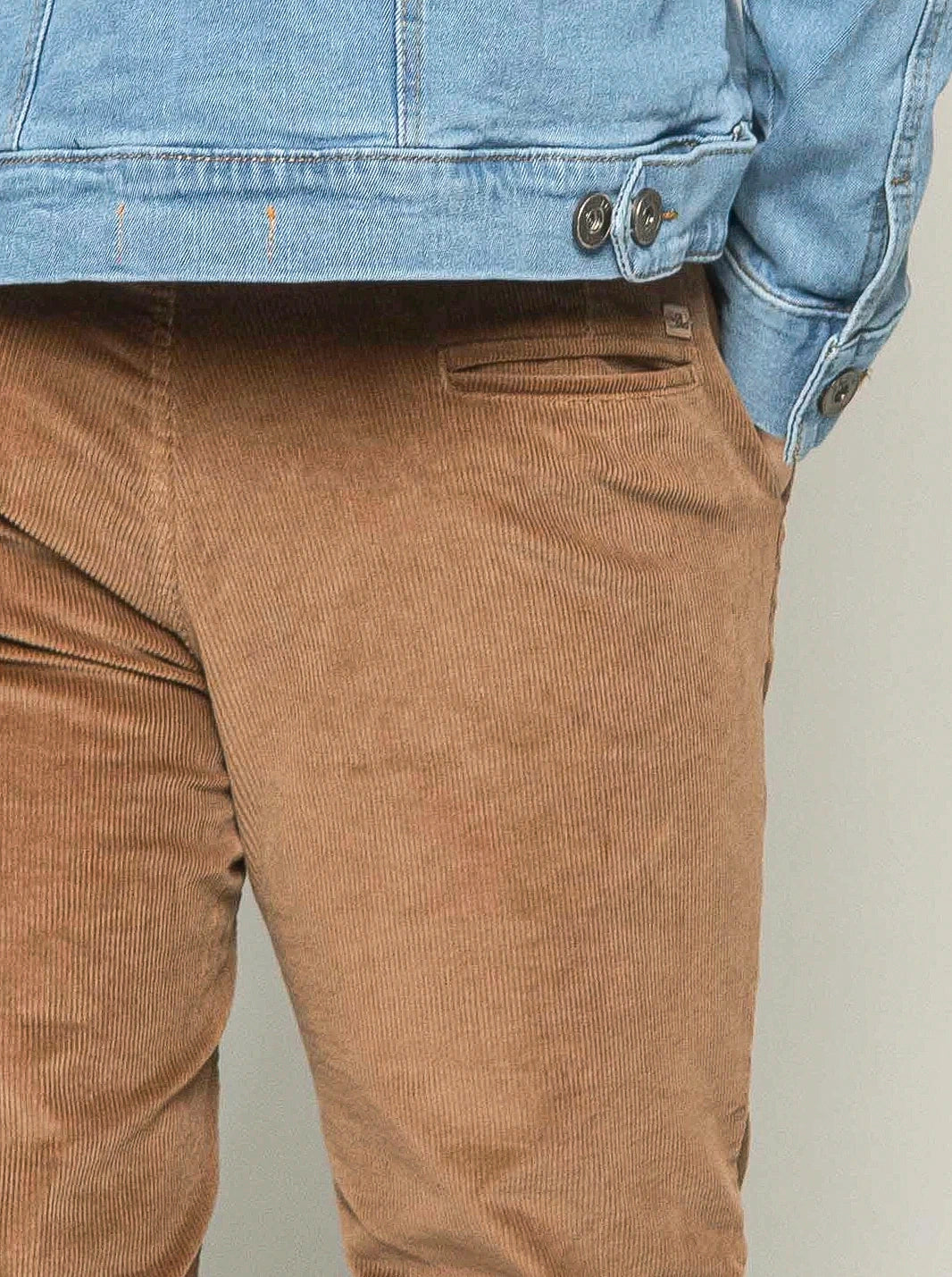 PANTALÓN CURDOROY SLIM FIT PRETINA NORMAL | HOMBRE