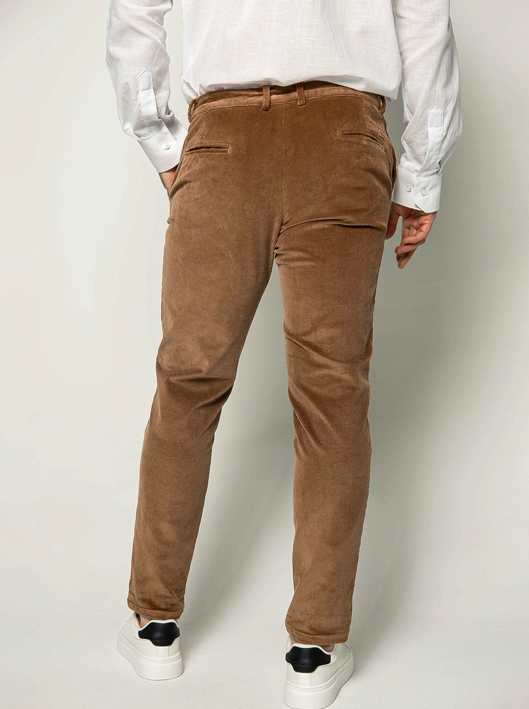 PANTALÓN DE PANA CON PRETINA CRUZADA | HOMBRE