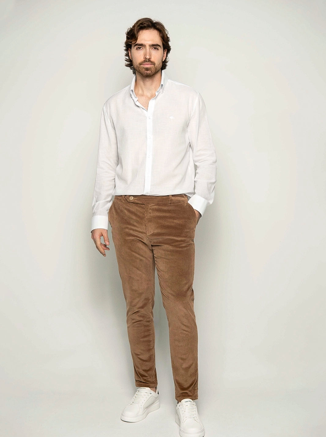PANTALÓN DE PANA CON PRETINA CRUZADA | HOMBRE