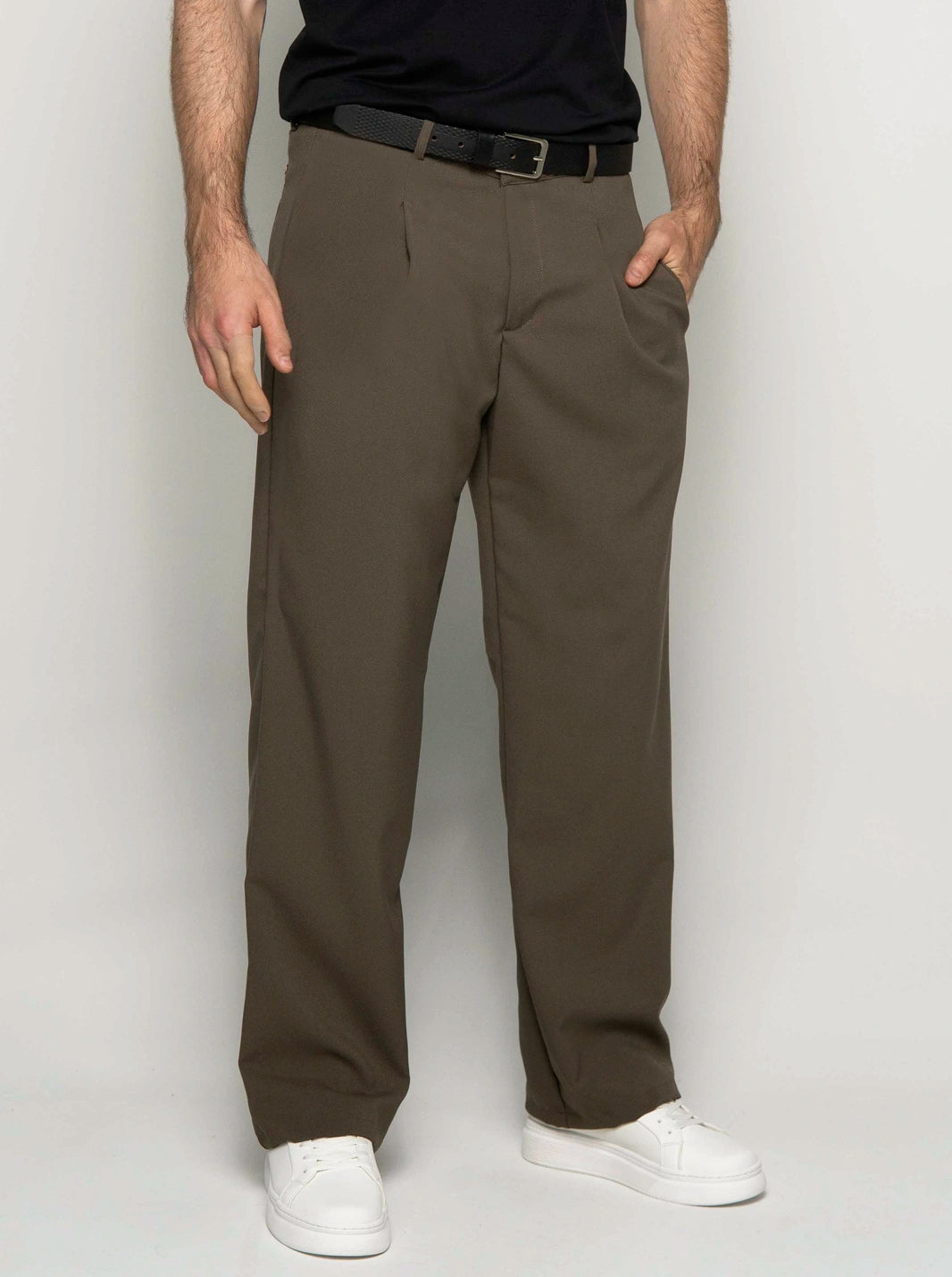 PANTALÓN DE VESTIR CON PINZAS | HOMBRE