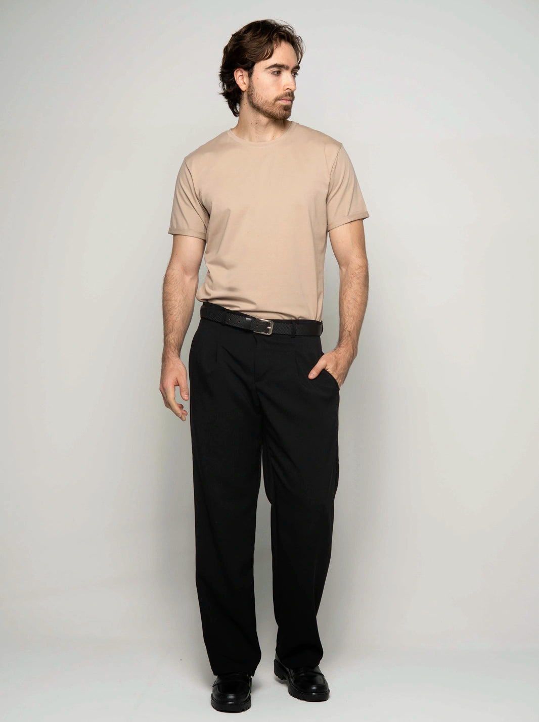 PANTALÓN DE VESTIR CON PINZAS | HOMBRE